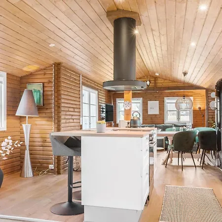 Stunning In With Kitchen Nyaraló *