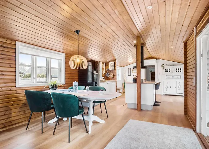 Stunning In With Kitchen Дом отдыха